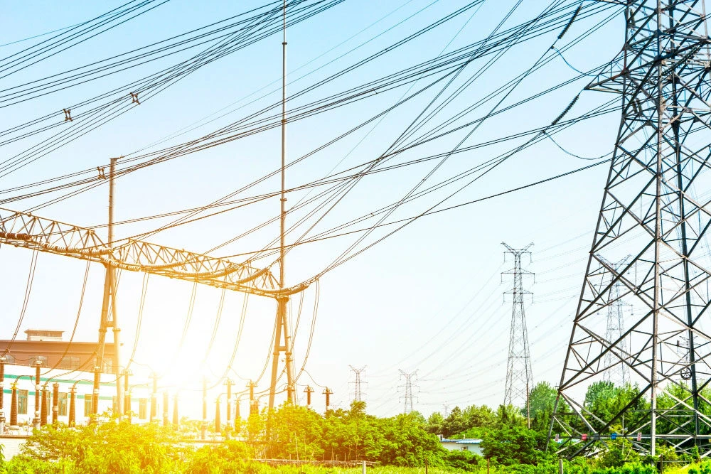 El Gobierno refuerza a REE: más control sobre la red eléctrica y qué implica para la industria en Navarra y Euskadi